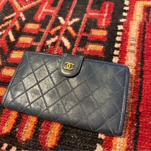 CHANEL vintage Dark Blue Quilted portfuille style wallet with kiss lock